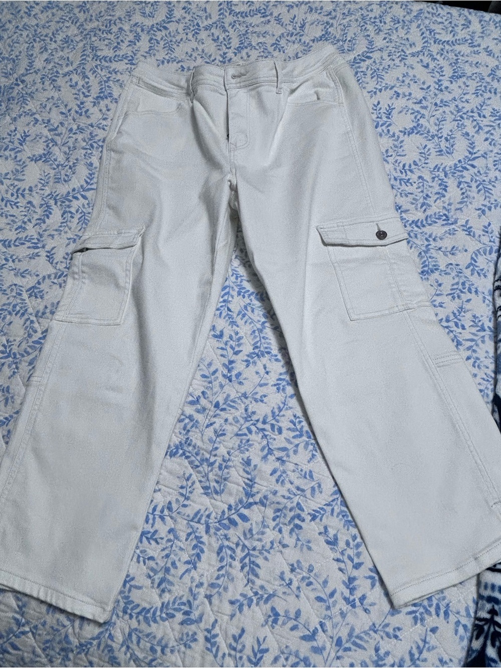 Maurices White Straight Crop Jeans